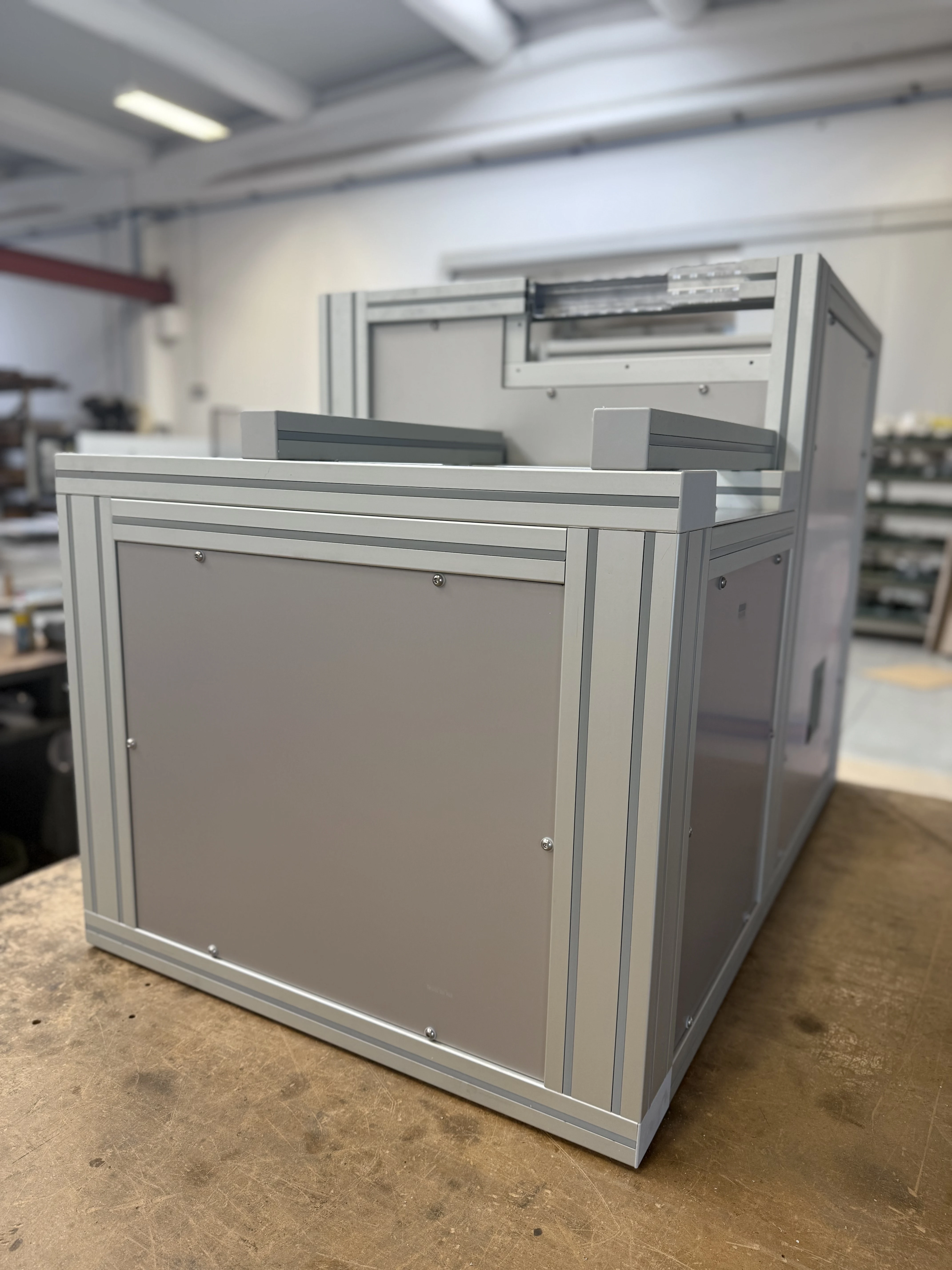 Protezione speciale in alluminio e policarbonato per macchine utensili laterale