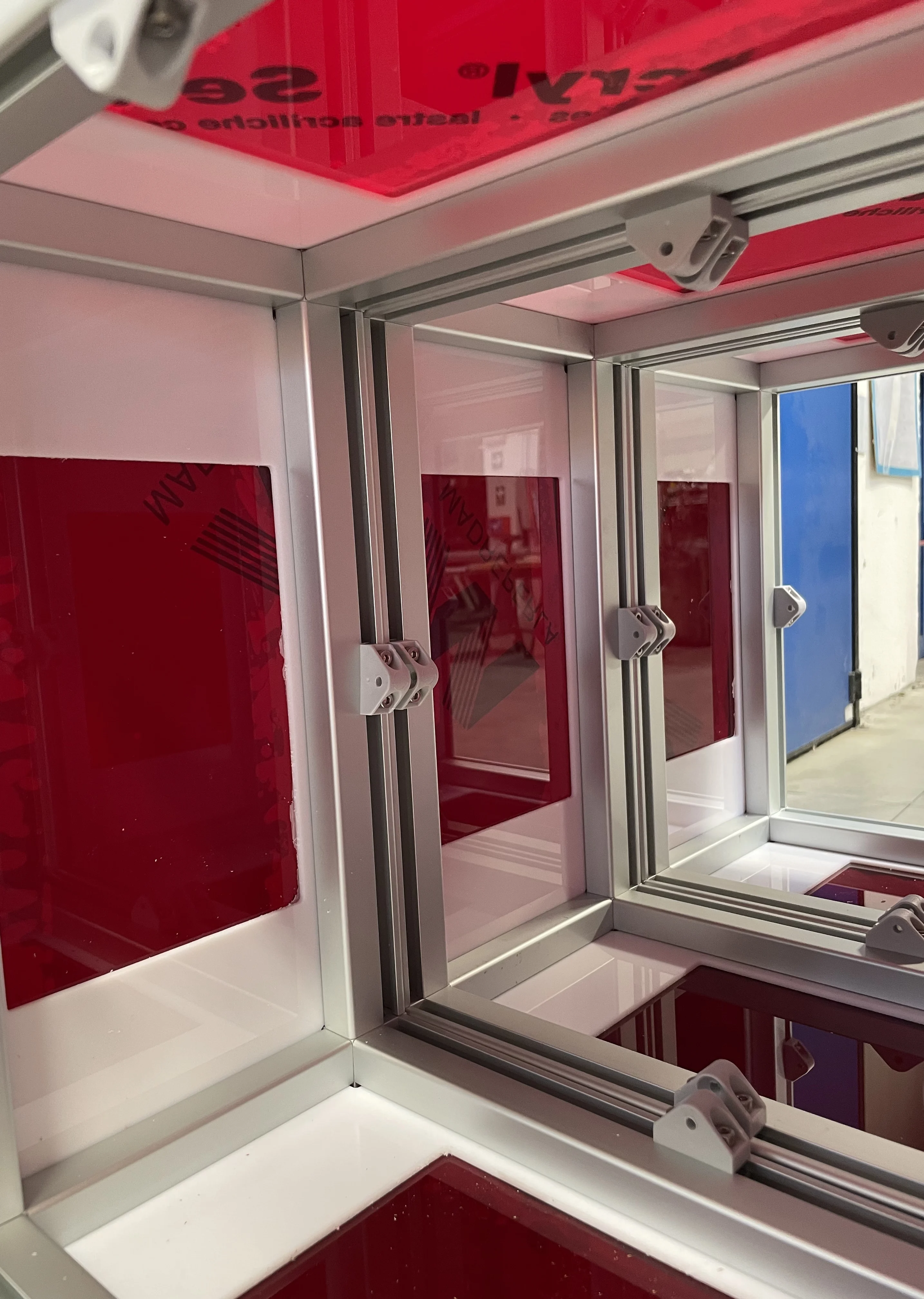 Cubilotto in alluminio con pareti in acrilico e policarbonato interni