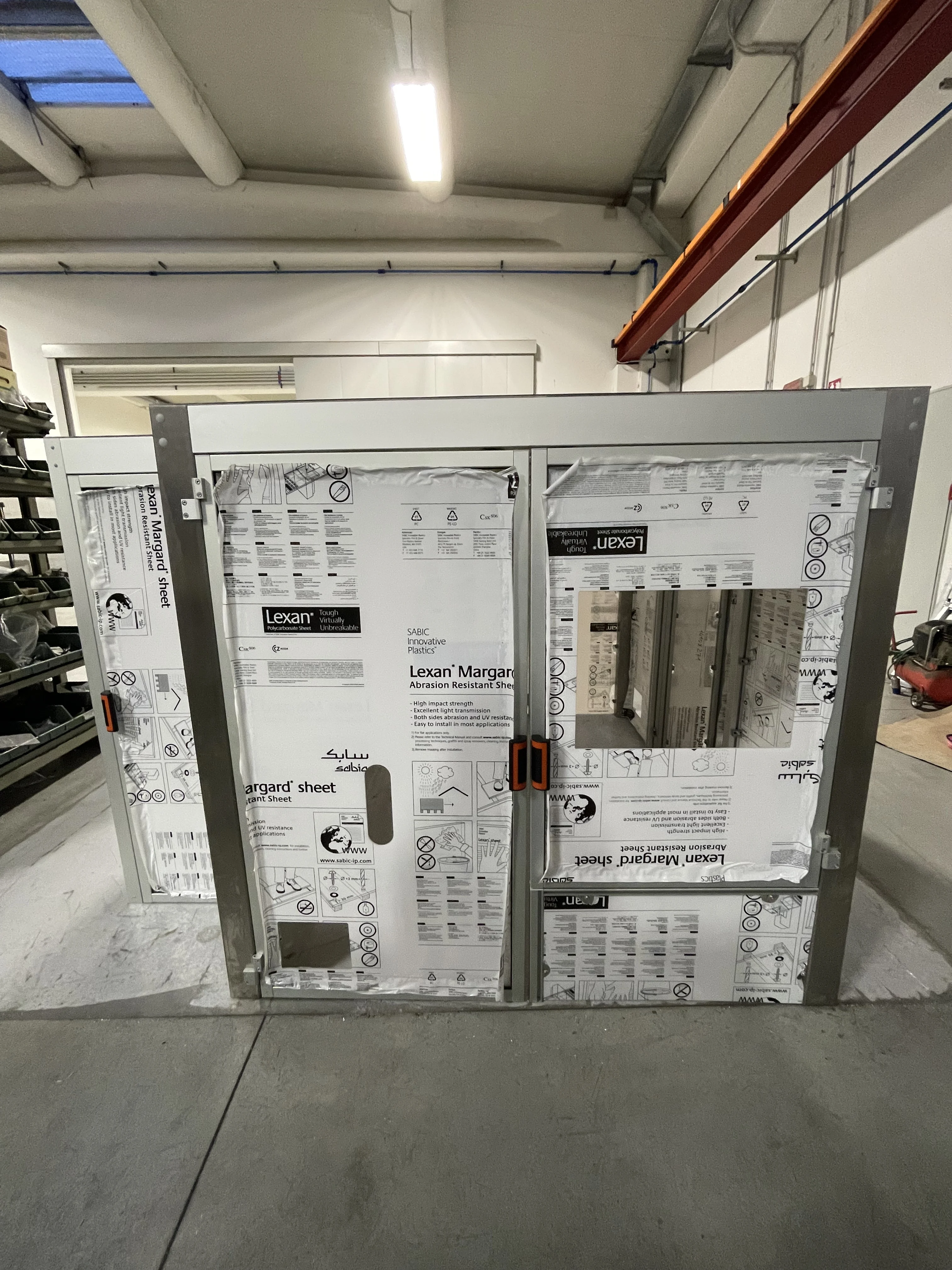 Protezione industriale per macchine automatiche e semiautomatiche visione frontale chiusa